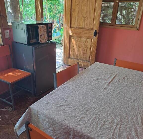اتاق استاندارد سه تخته با چشم‌انداز استخر, El Jardín Secreto Pisco Elqui