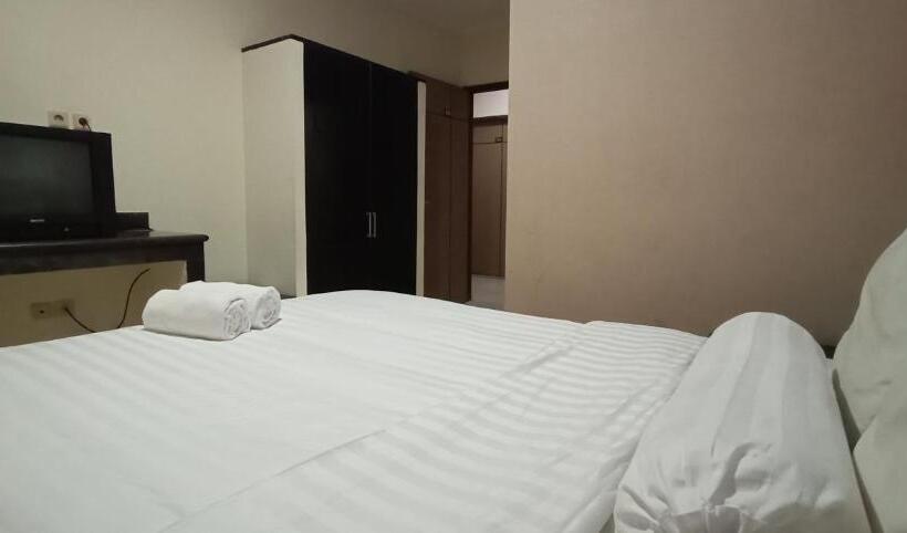 带大床的高级房间, Votel Hotel Tulungagung