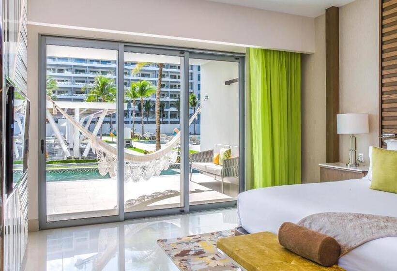 Swim-up suite, Garza Blanca Resort & Spa Cancun