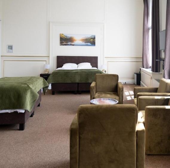 اتاق لوکس چهار تخته, The Velvet Lodge
