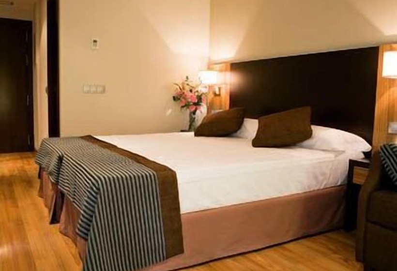 스탠다드 트리플 룸, Y Apartamentos Conilsol