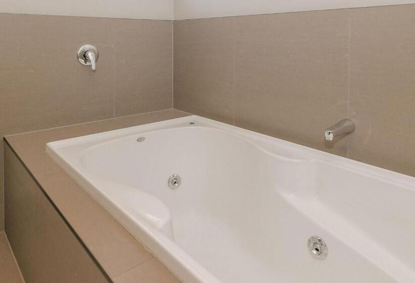 Апартаменты 3 Спальни, South Street West Motel