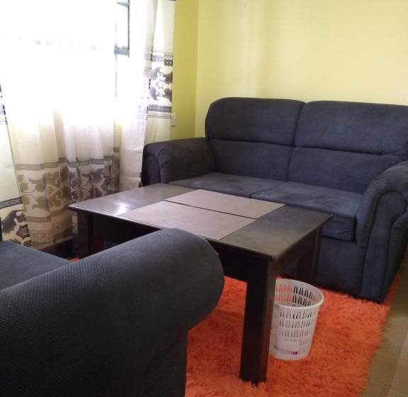 استودیوی سوپریور, Crown Hotel Kericho
