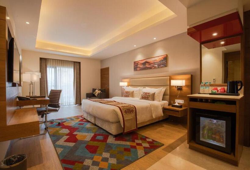 اتاق دلوکس با تخت کینگ و چشم‌انداز شهر, Ramada Encore By Wyndham Kathmandu Thamel