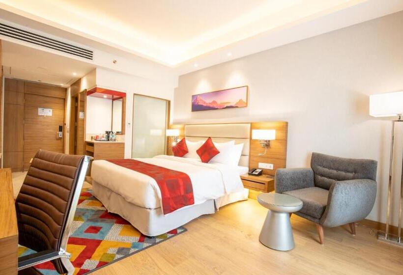 اتاق دلوکس با تخت کینگ و چشم‌انداز شهر, Ramada Encore By Wyndham Kathmandu Thamel