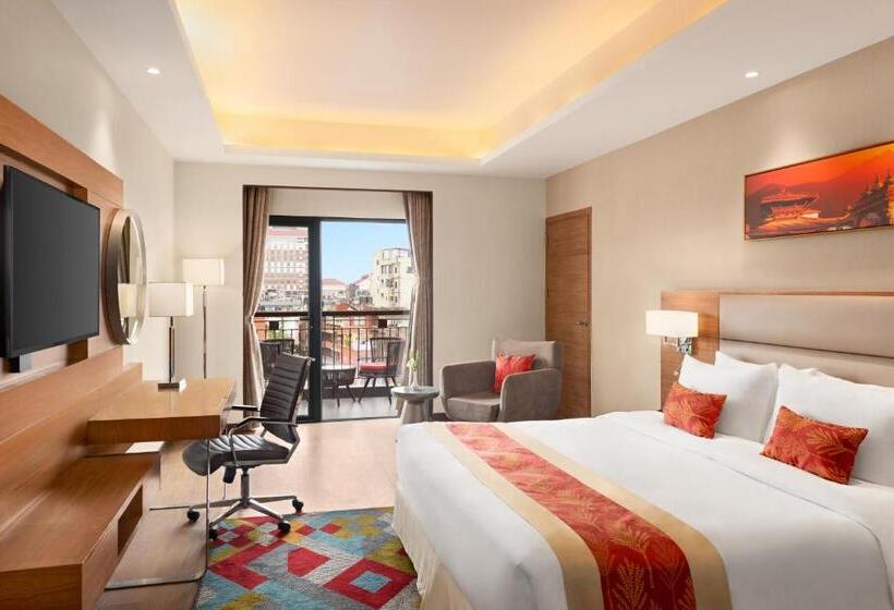اتاق دلوکس با تخت کینگ و چشم‌انداز شهر, Ramada Encore By Wyndham Kathmandu Thamel