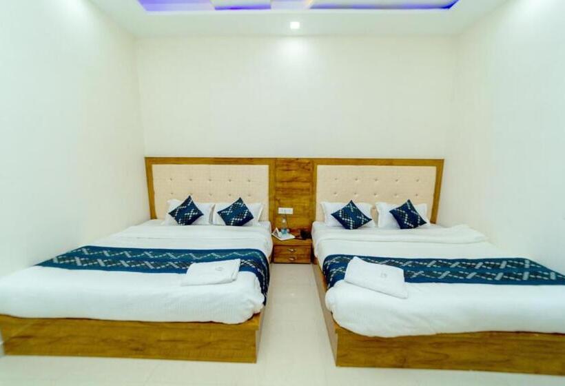 اتاق خانوادگی, Chahal Residency