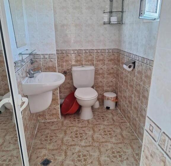 اتاق استاندارد سه تخته با بالکن, Ivanovi Guest House