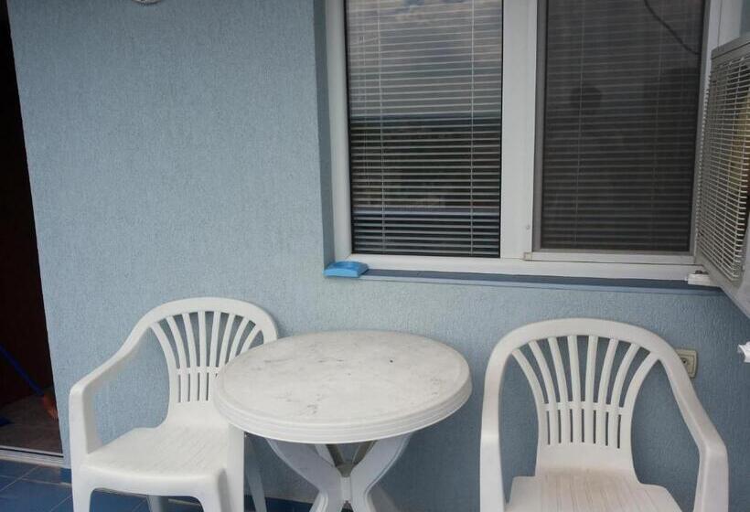 اتاق استاندارد یک نفره, Ivanovi Guest House