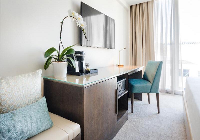 חדר סופריור עם מיטת קינג, Iberostar Waves Miami Beach