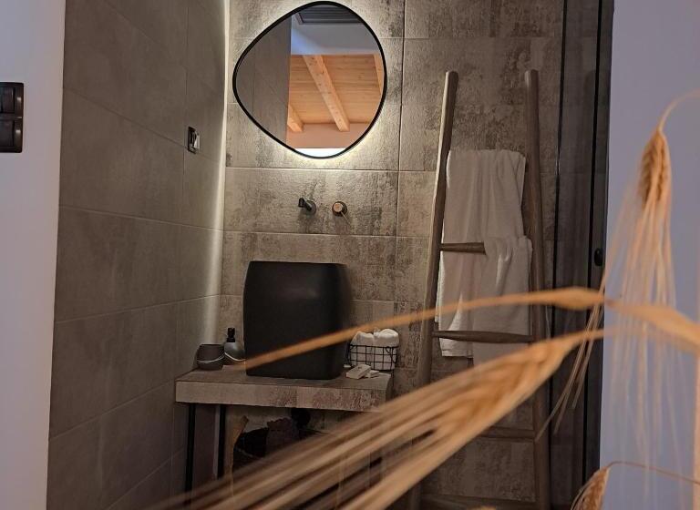 سوییت با چشم‌انداز دریا, Nisaki Hotel & Elite Suites