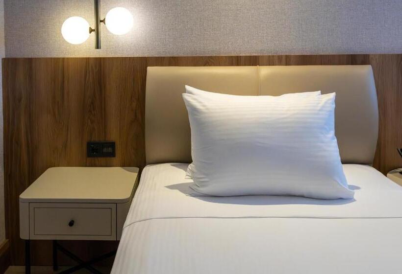 اتاق اساندارد با چشم‌انداز جانبی به دریا, Delta Hotels By Marriott Antalya Lara