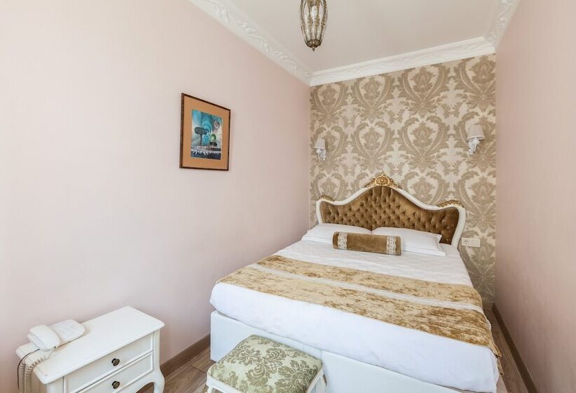 اتاق خانوادگی, Romantic Hotel Istanbul