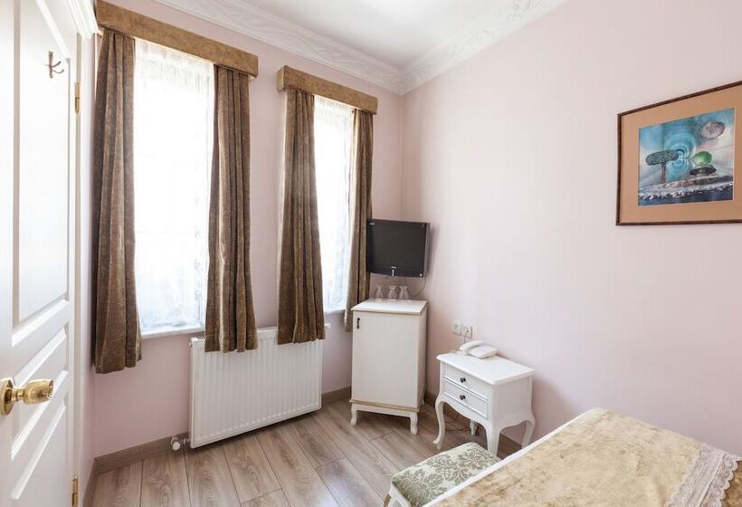 اتاق خانوادگی, Romantic Hotel Istanbul