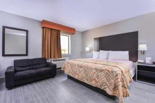 Люкс Кровать Кинг, Express Inn Weslaco/mercedes