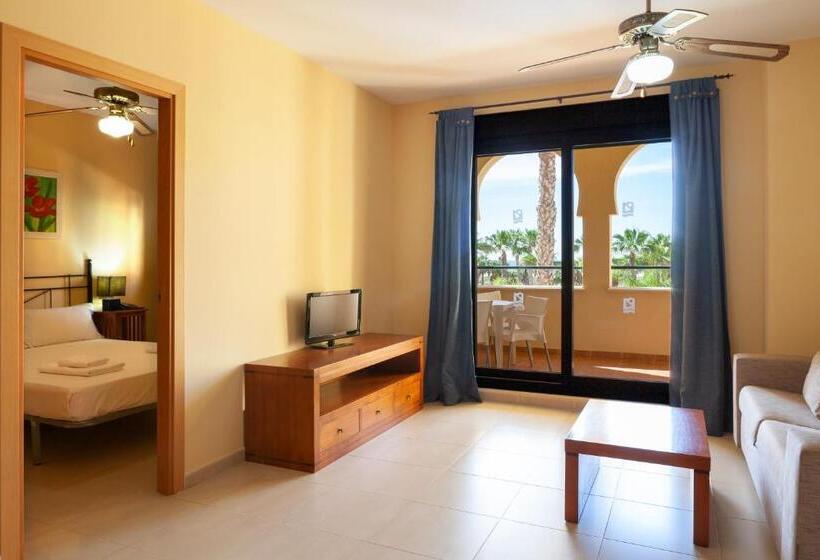 Апартаменты 2 Спальни с Бассейном, Apartamentos Playamarina
