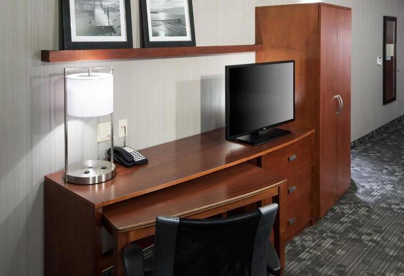 带阳台的豪华间, Courtyard By Marriott Santa Clarita Valencia