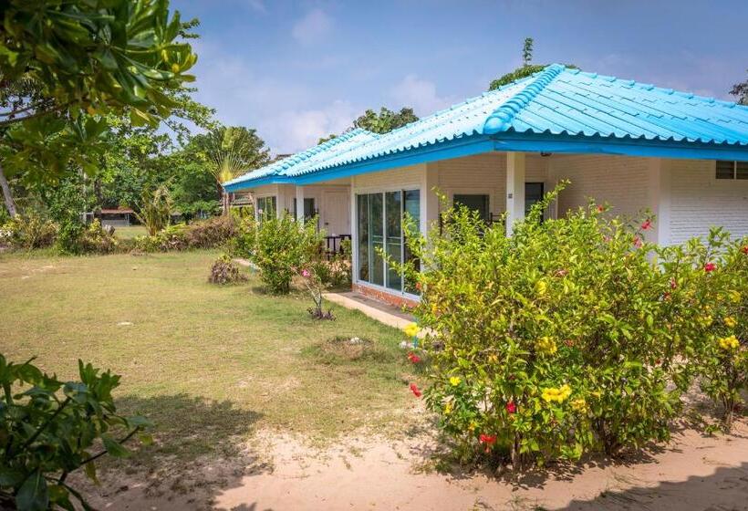 اتاق استاندارد با چشم‌انداز دریا, Sabai Beach Resort