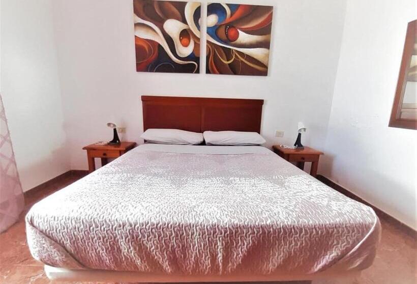 اتاق استاندارد با چشم‌انداز باغ, Banana Surf House