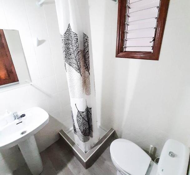اتاق استاندارد با سرویس بهداشتی مشترک, Banana Surf House