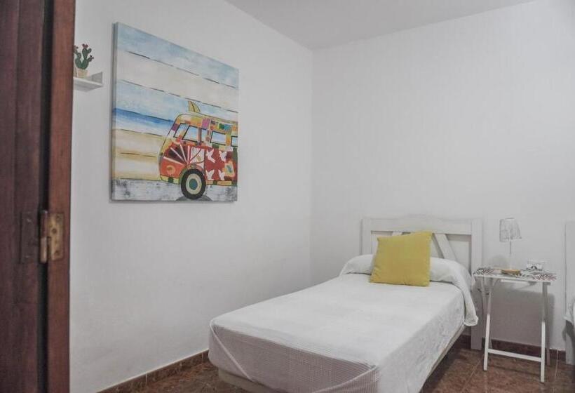 バス共有のスタンダードルーム, Banana Surf House