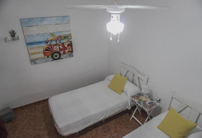 اتاق استاندارد با سرویس بهداشتی مشترک, Banana Surf House