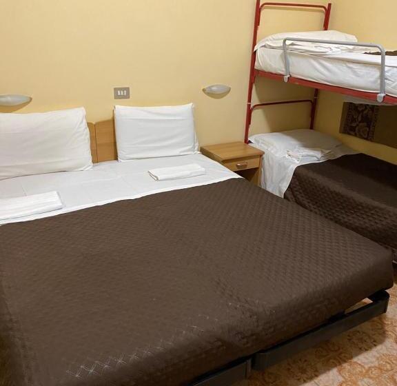 Четырехместный Номер Стандарт, Nuovo Hotel Attico