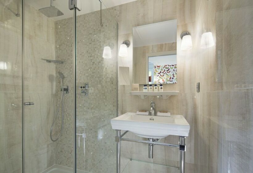 Chambre Deluxe, Monge