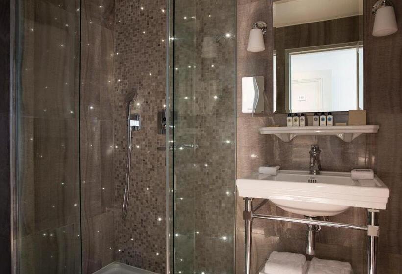 Chambre Triple Deluxe, Monge