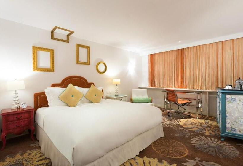 اتاق لوکس, The Luxe Manor