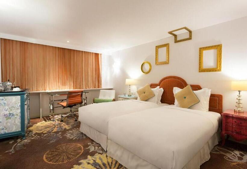 اتاق لوکس, The Luxe Manor