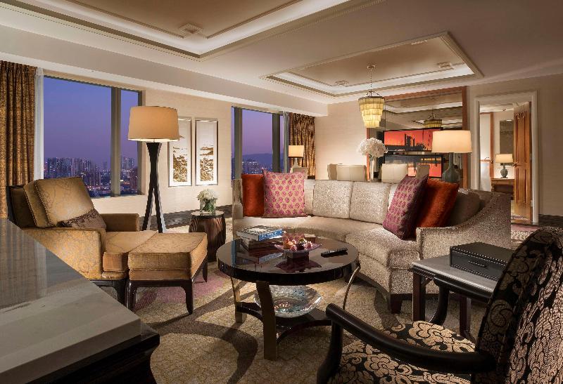 اتاق لوکس, The Luxe Manor