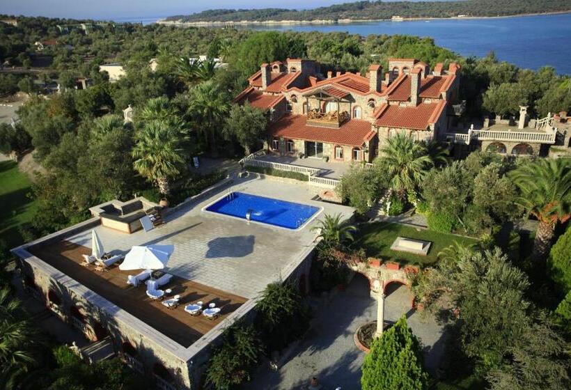سوییت جونیور با بالکن, Oliviera Private Island Hotel   Kalem Island