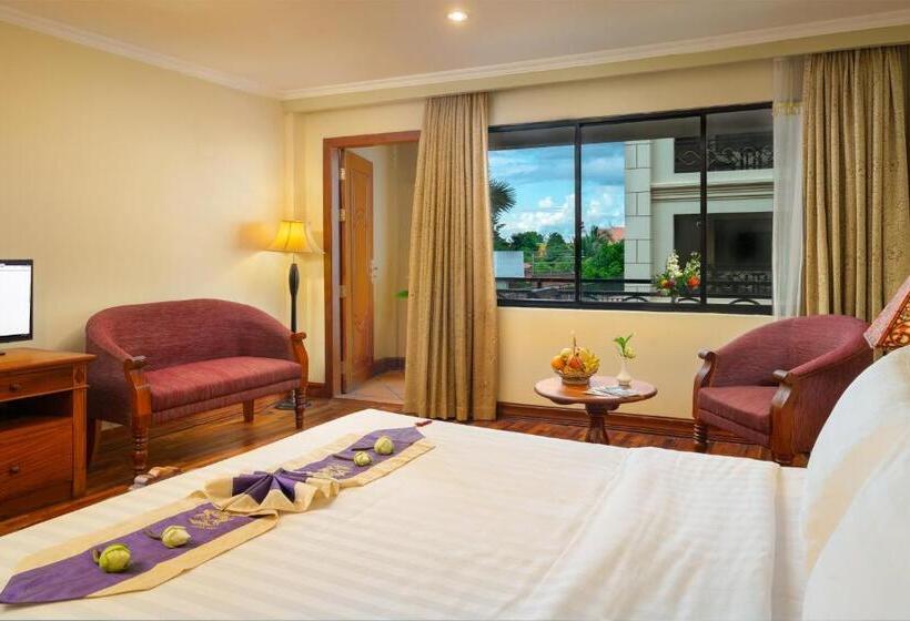 Deluxe Suite King Bed, Dragon Royal Angkor