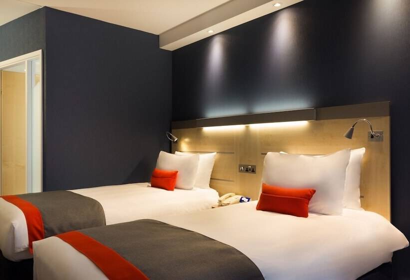 Номер Стандарт Адаптированный для Инвалидов, Holiday Inn Express London   Watford Junction, An Ihg