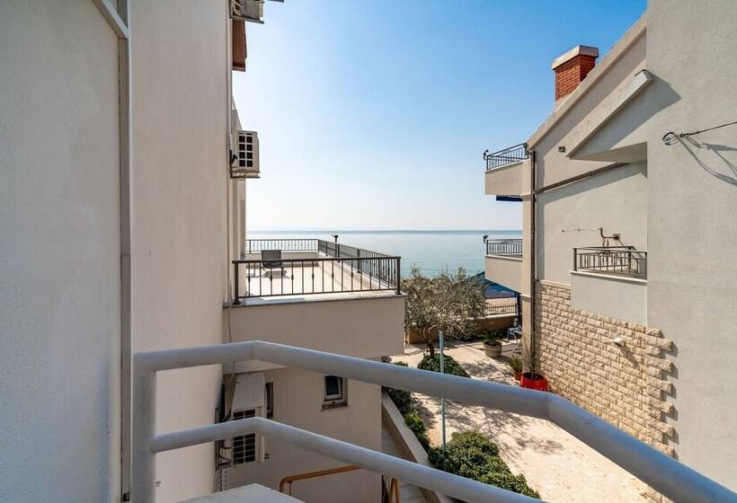 Comfort room with mountain view, Rooms Vedrana