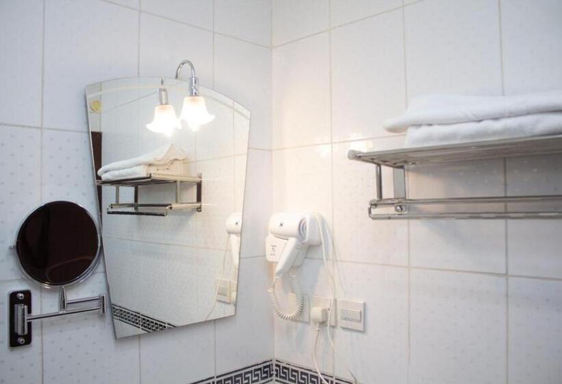 Quarto Basic, Farha International Furnished Units 3