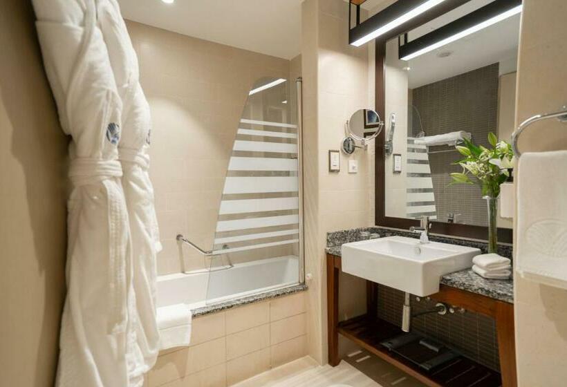 Семейный Номер, Amwaj Rotana, Jumeirah Beach   Dubai