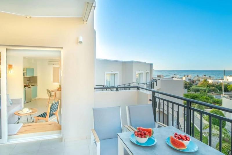 سوییت جونیور با چشم‌انداز دریا, Rainbow Apartments