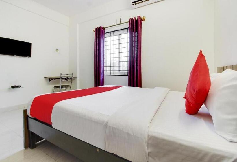 חדר קלאסי לשלושה, O Sm Residency