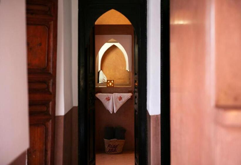 سوییت لوکس, Riad Alili