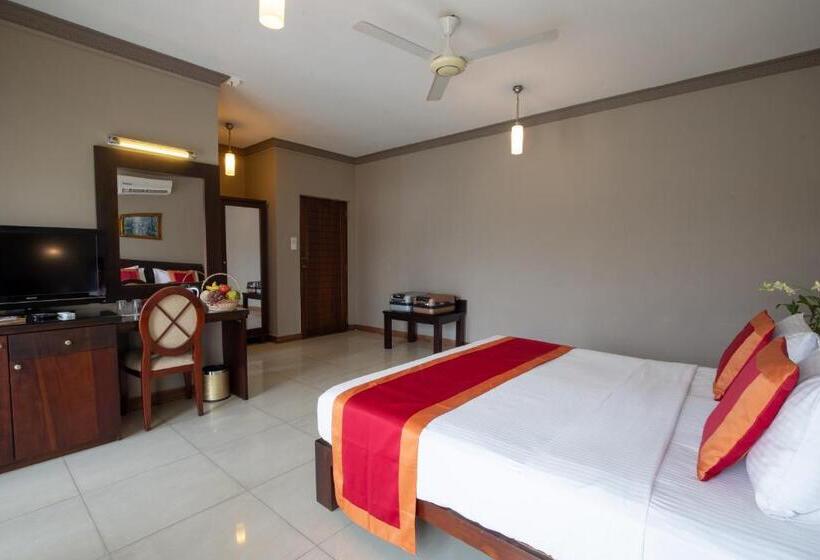 اتاق لوکس با بالکن, Kings Ridge Kandy