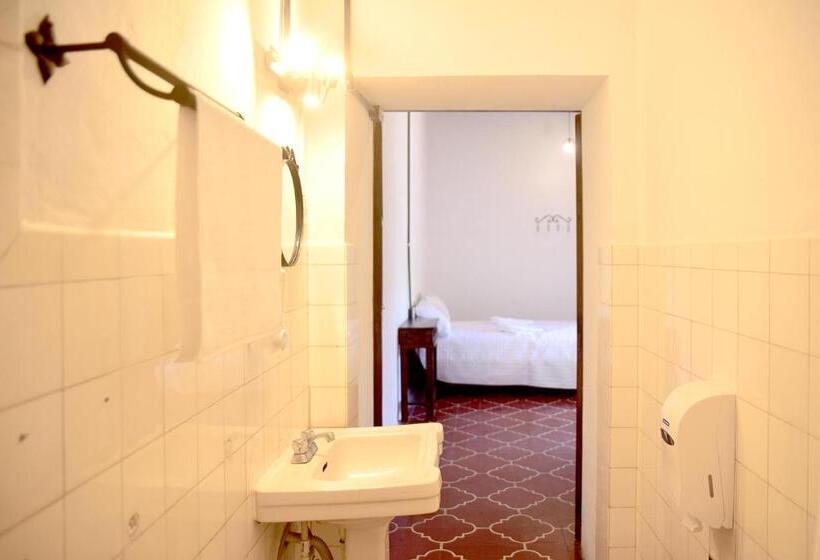 اتاق خانوادگی, Tzunun Hostel