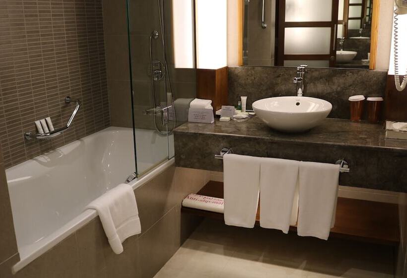 اتاق استاندارد با تخت دوبل, Crowne Plaza Sohar, An Ihg