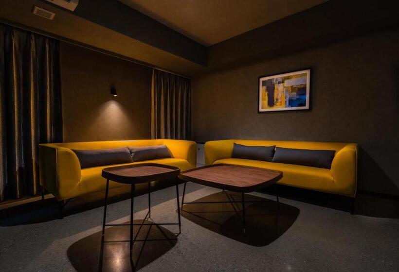 带按摩浴盆的套房, Randor Hotel Namba Osaka Suites