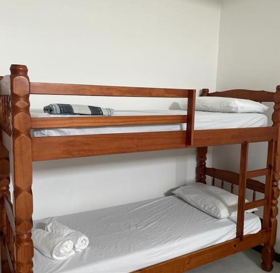 Economy Quadruple Room, Canto Da Praia Suítes
