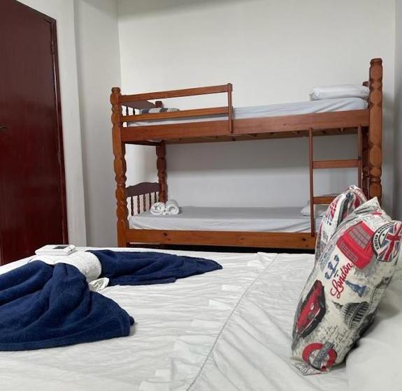 Economy Quadruple Room, Canto Da Praia Suítes