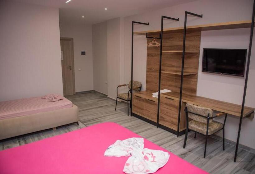 带阳台的三人标准间, Donantelo Hotel Vlore