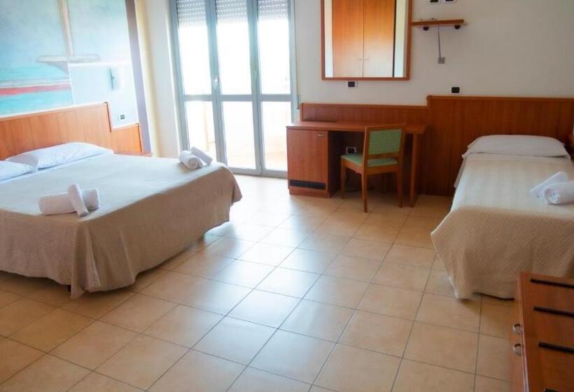 Triple Room Sea View, Royal