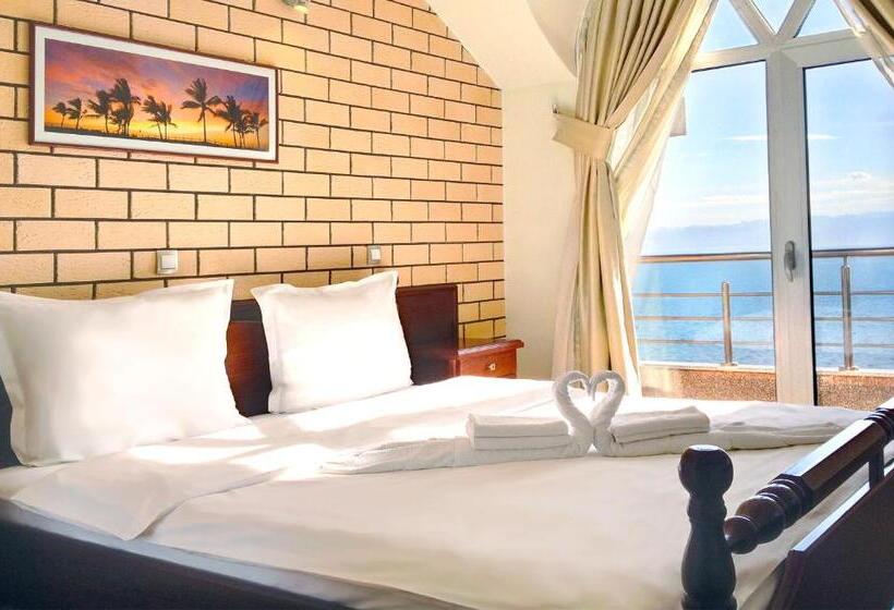 اتاق استاندارد با چشم‌انداز دریاچه, Royal View Hotel And Spa